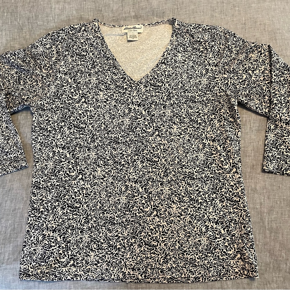Eddie Bauer Black and White Floral Patterned V-Neck Top size medium EUC